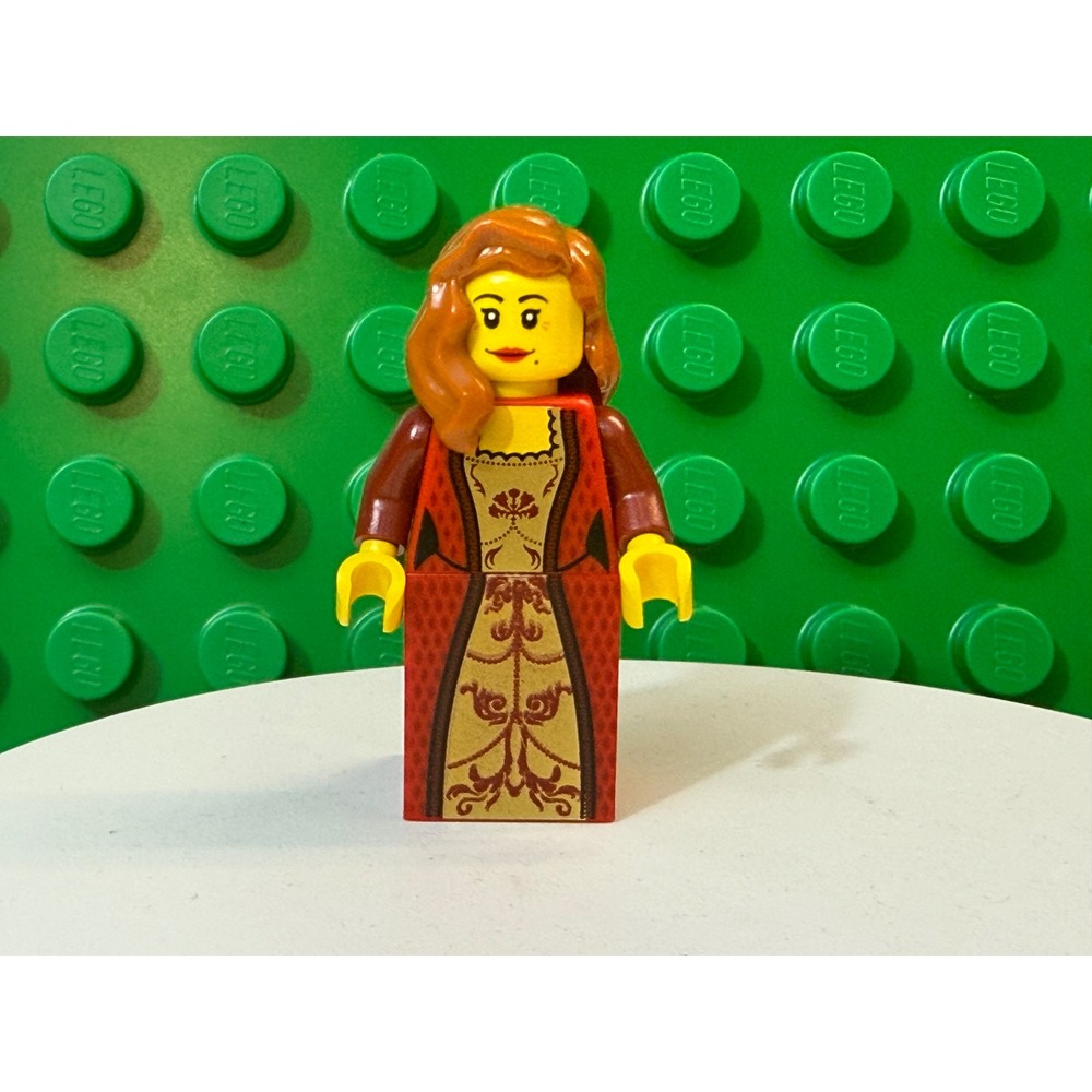 LEGO Castle Kingdoms Queen Minifigure Red Gold Gown Ginger Hair cas440